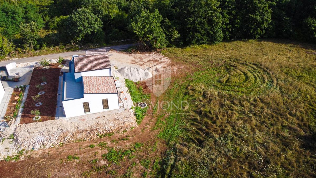 Poreč, okolica, zanimiva hiša na mirnem mestu!