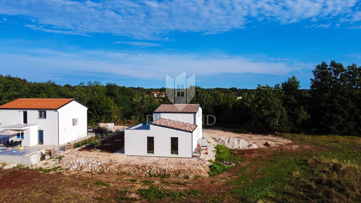 Poreč, okolica, zanimiva hiša na mirnem mestu!