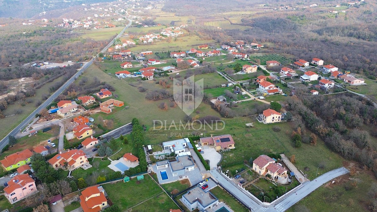 Labin, okolica, gradbeno zemljišče v bližini mesta