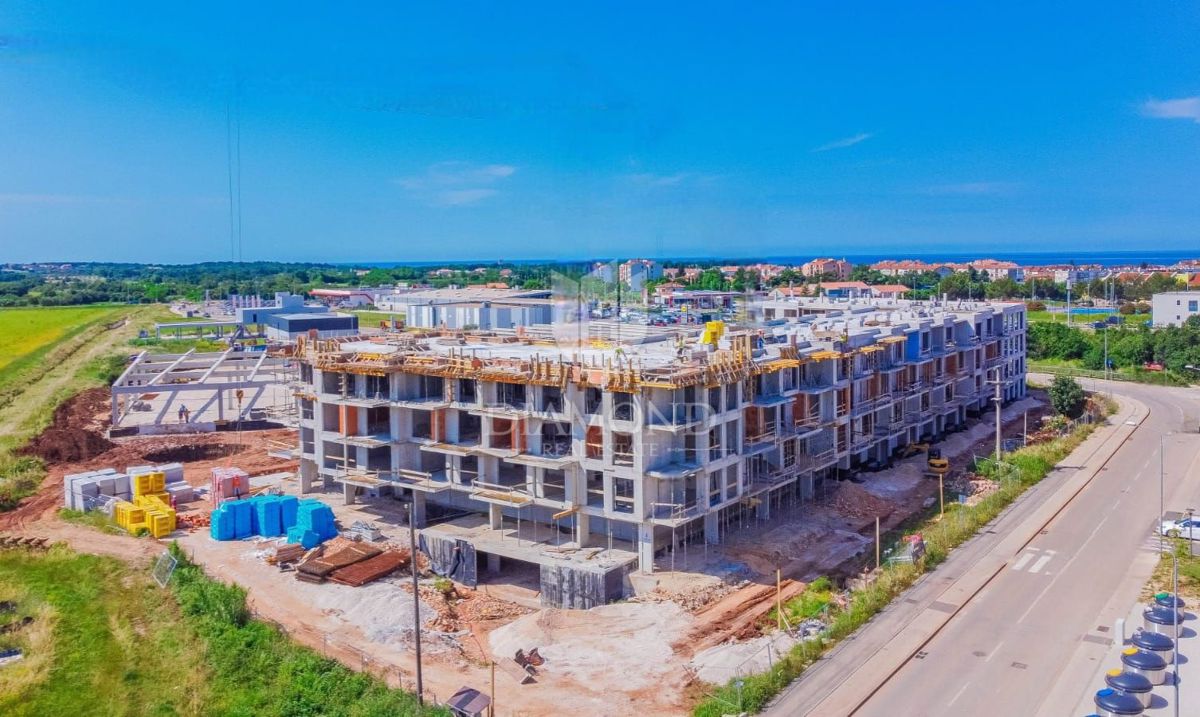 Umag! Moderno opremljeno stanovanje v pritličju novogradnje!