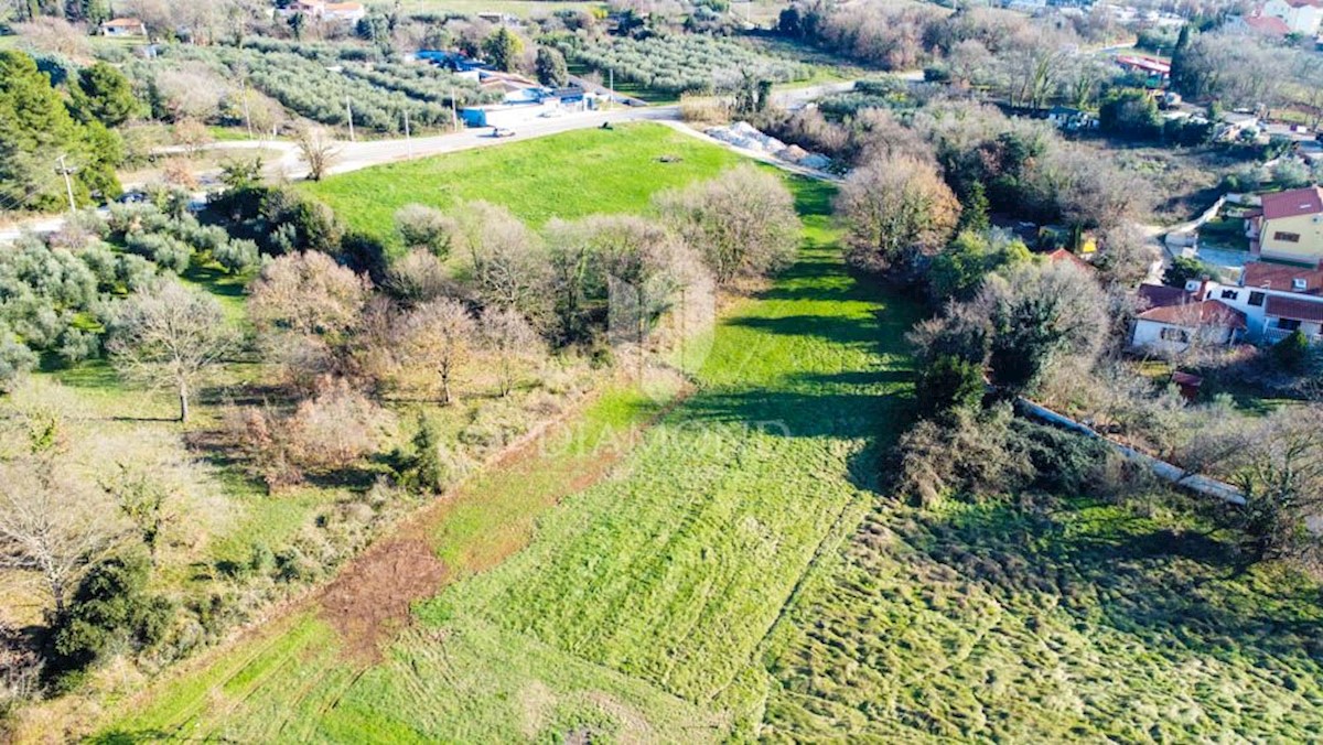 Medulin, zemljišče s potencialom, 500m od morja!