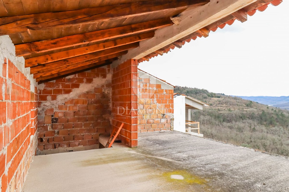 Motovun, Kamnita hiša s panoramskim pogledom na Motovun!