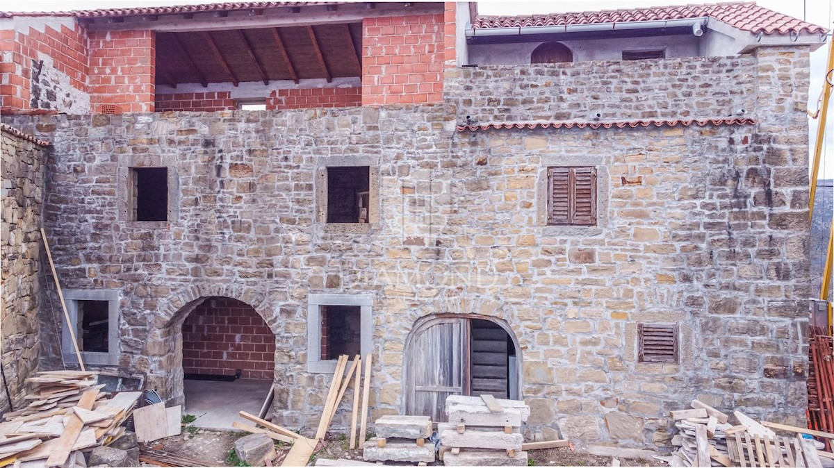 Motovun, Kamnita hiša s panoramskim pogledom na Motovun!