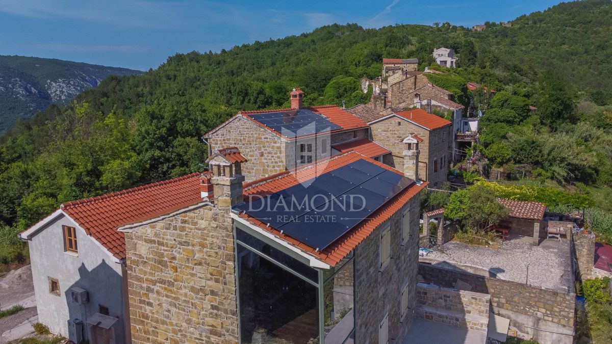 Motovun, Kamnita hiša s panoramskim pogledom na Motovun!