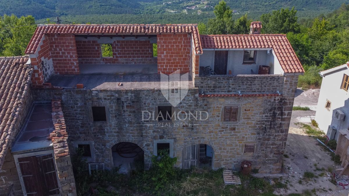 Motovun, Kamnita hiša s panoramskim pogledom na Motovun!