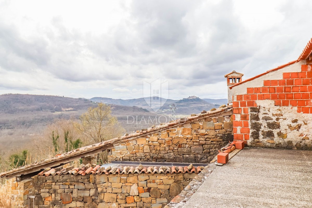 Motovun, Kamnita hiša s panoramskim pogledom na Motovun!