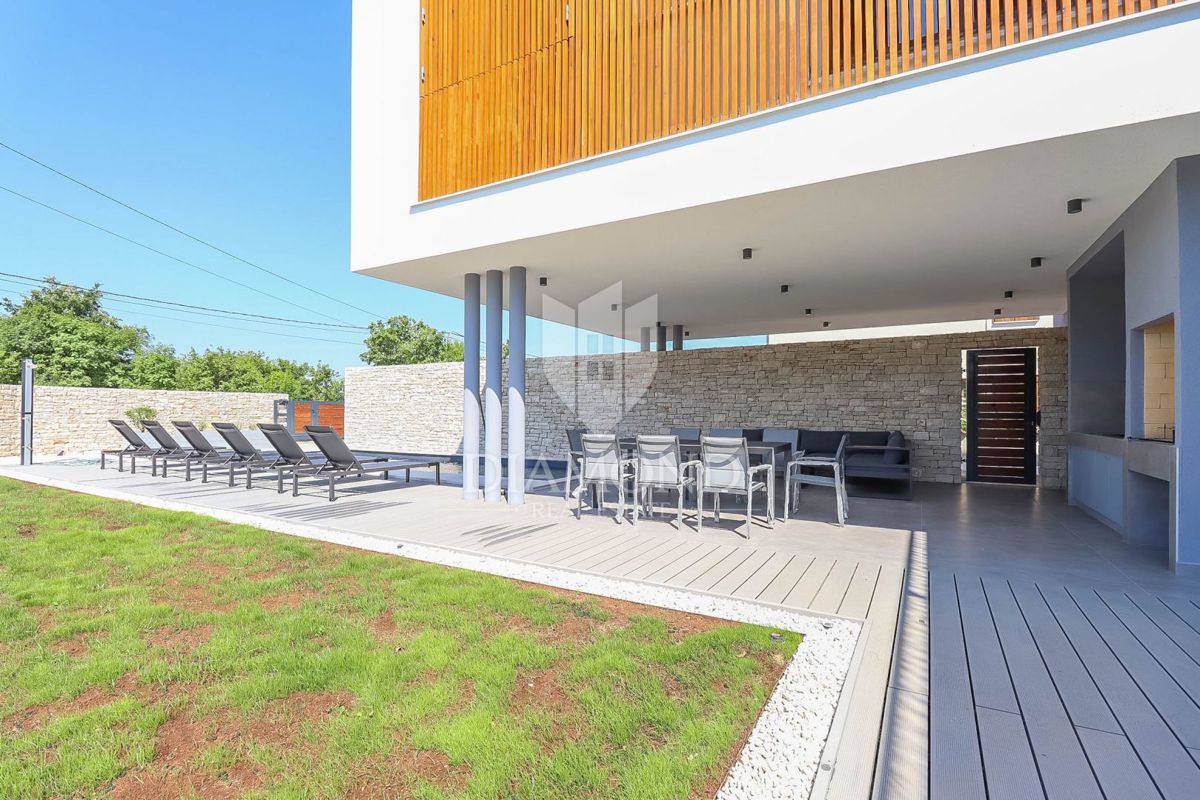 Svetvinčenat, odlična nova vila z bazenom