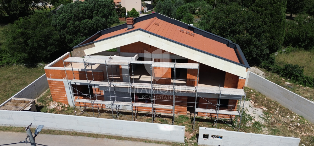 Marčana, Rohbau hiša s pogledom na morje