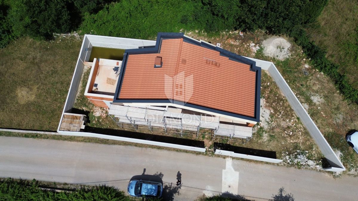 Marčana, Rohbau hiša s pogledom na morje
