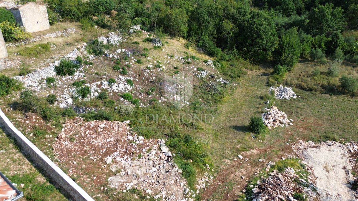 Brseč, gradbena parcela z lepim pogledom na morje 