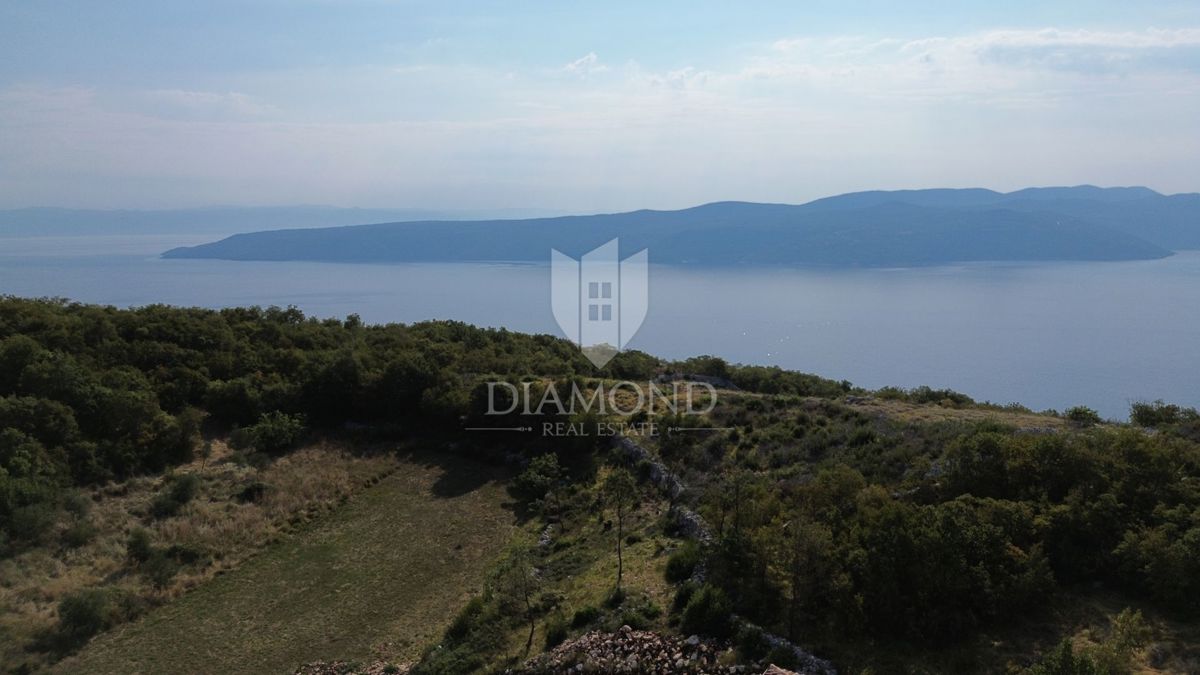 Brseč, gradbena parcela z lepim pogledom na morje 