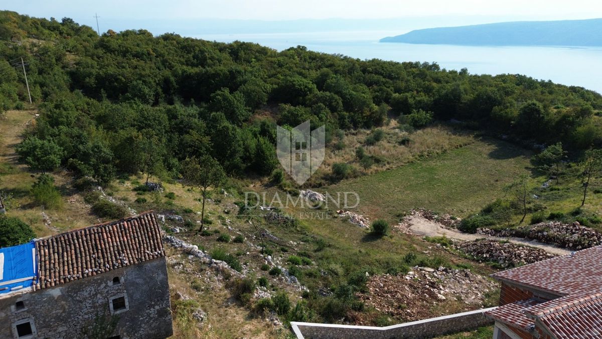 Brseč, gradbena parcela z lepim pogledom na morje 