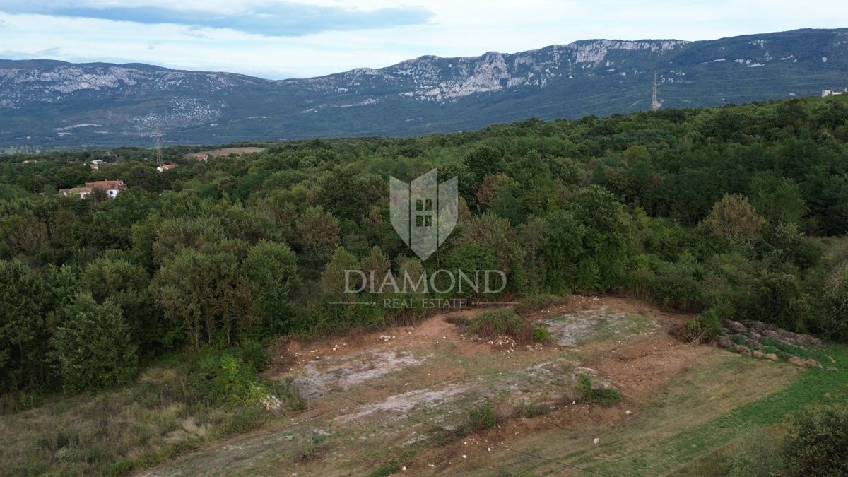 Okolica Labina, gradbeno zemljišče z projektom