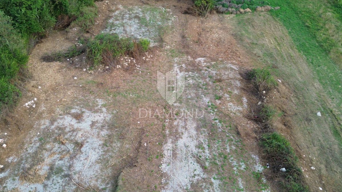Okolica Labina, gradbeno zemljišče z projektom