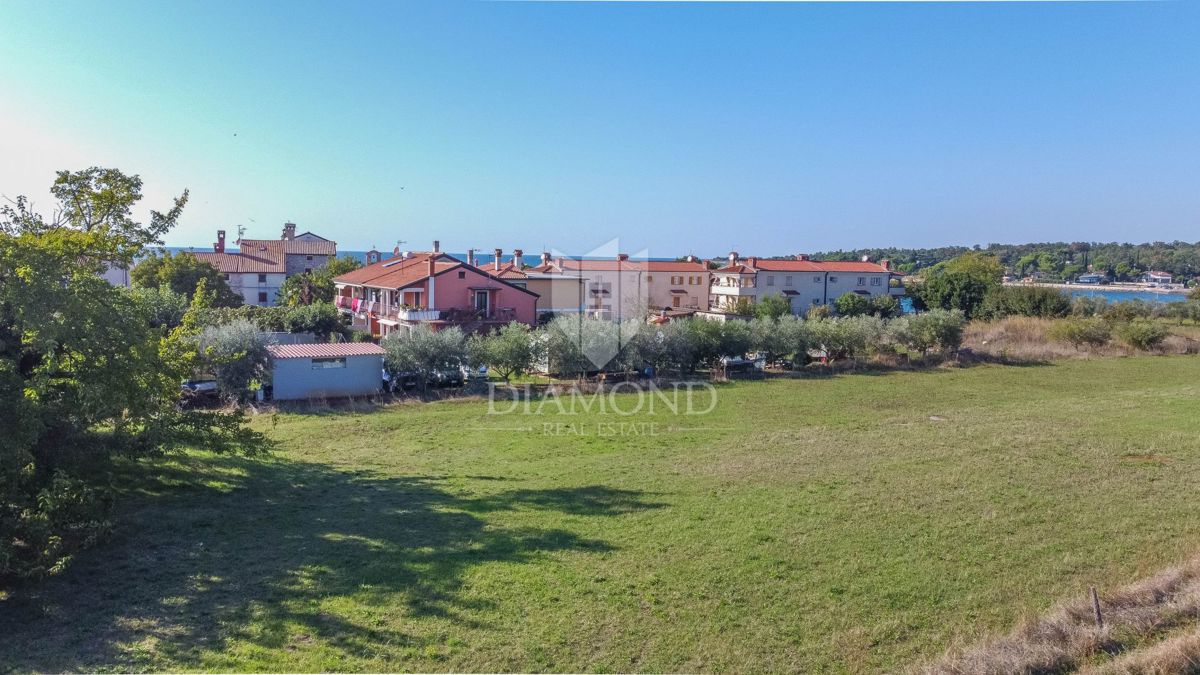 Istra, Lovrečica, okolica - gradbeno zemljišče 150m od morja!