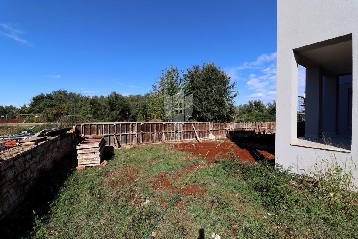 Občina Poreč, dvonadstropni apartma v novogradnji, pogled na morje!