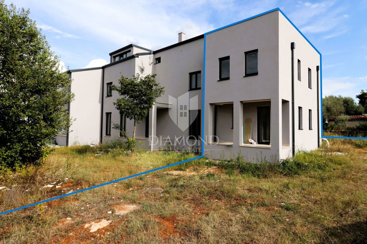 Občina Poreč, dvonadstropni apartma v novogradnji, pogled na morje!