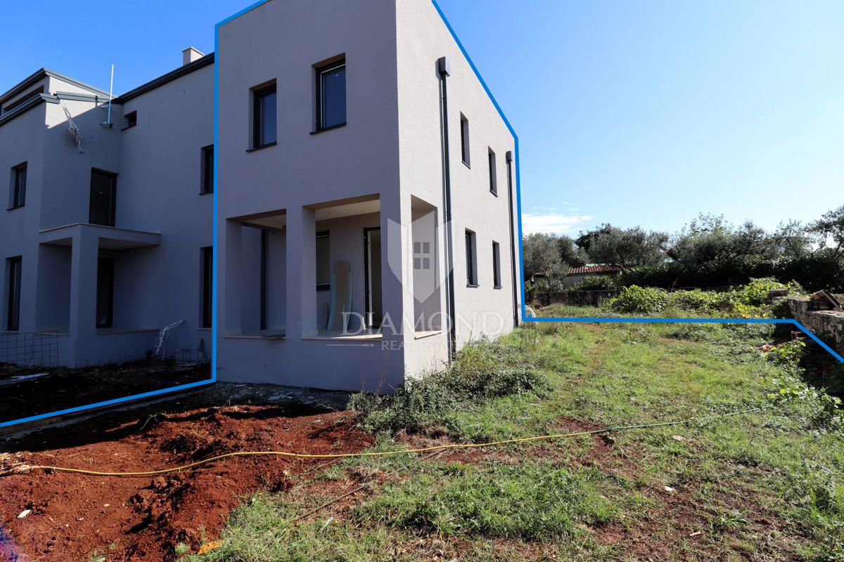 Občina Poreč, dvonadstropni apartma v novogradnji, pogled na morje!