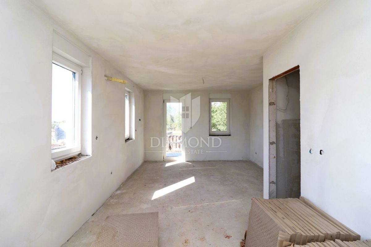 Občina Poreč, dvonadstropni apartma v novogradnji, pogled na morje!