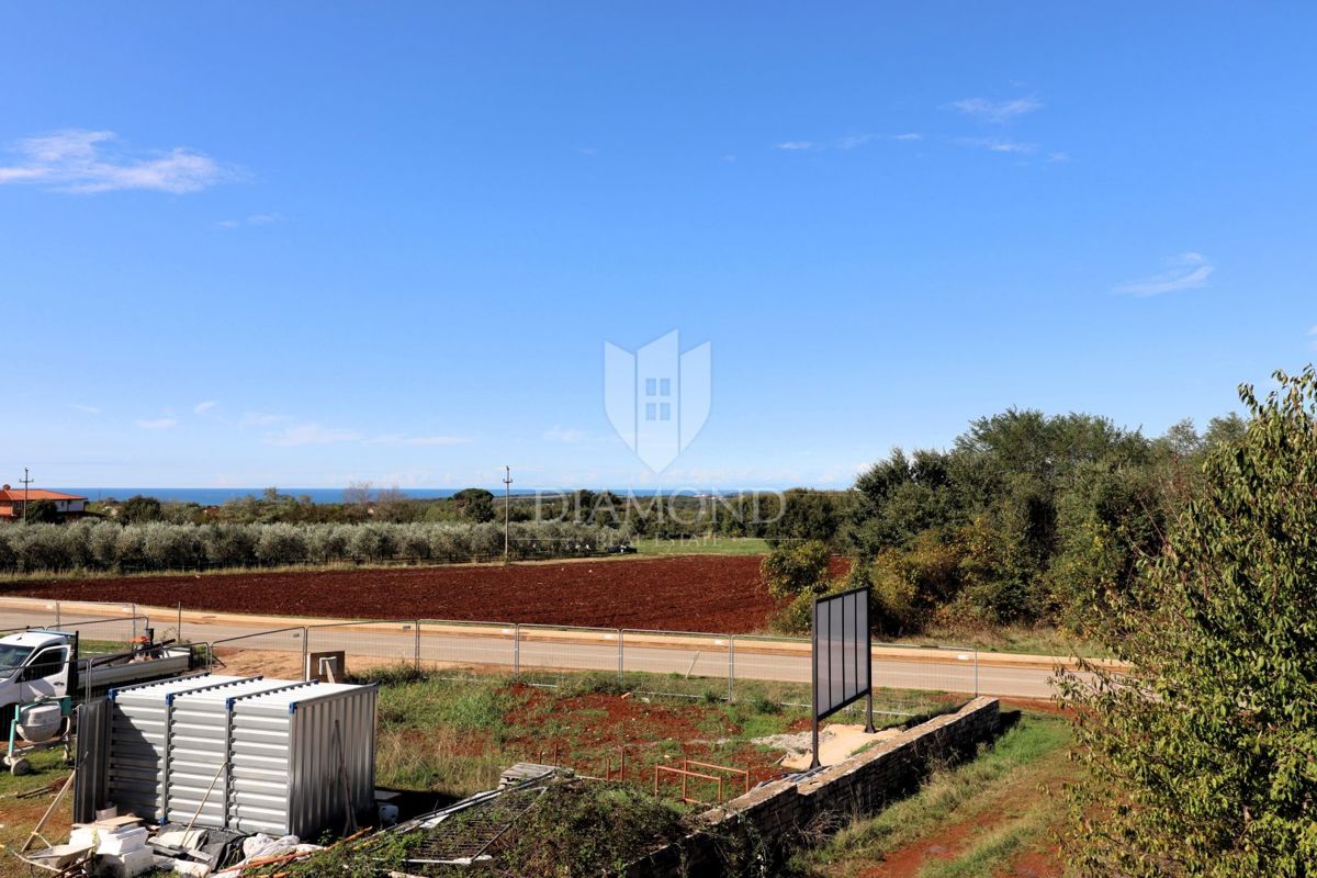Občina Poreč, dvonadstropni apartma v novogradnji, pogled na morje!