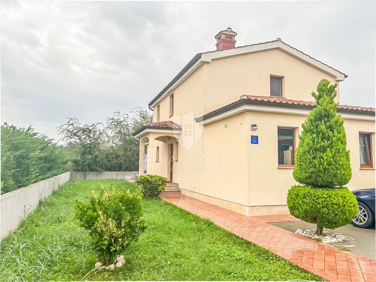 Poreč, moderna hiša z bazenom v bližini Poreča!
