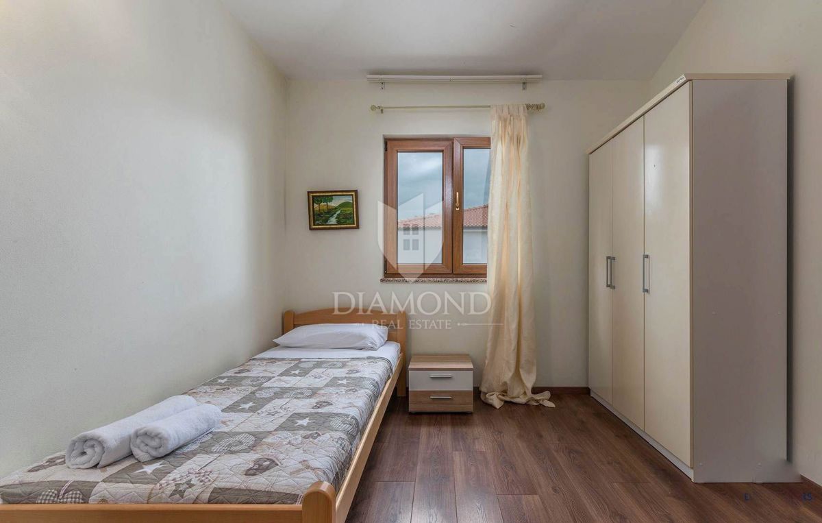 Poreč, moderna hiša z bazenom v bližini Poreča!
