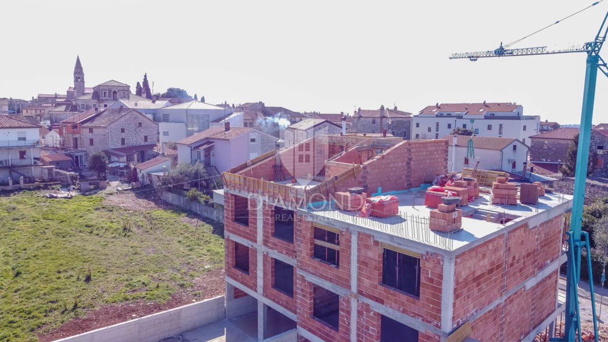 Poreč, luksuzno stanovanje z krovnim terasom in pogledom na morje!