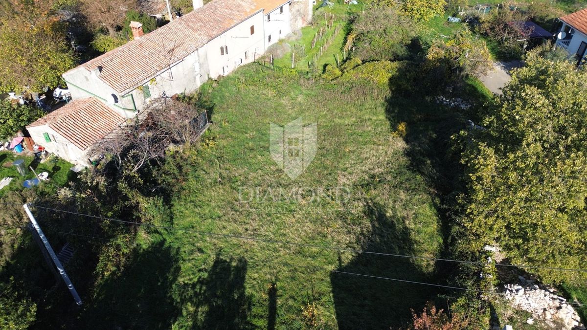 Labin, gradbeno zemljišče s projektom 676
