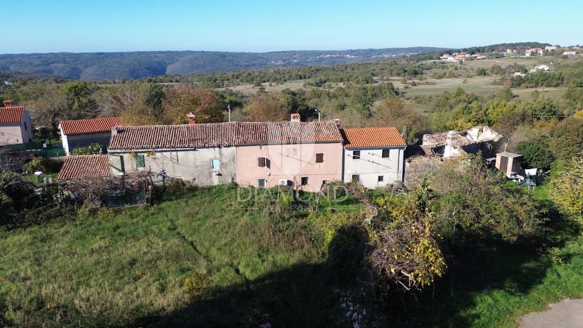 Labin, gradbeno zemljišče s projektom 676