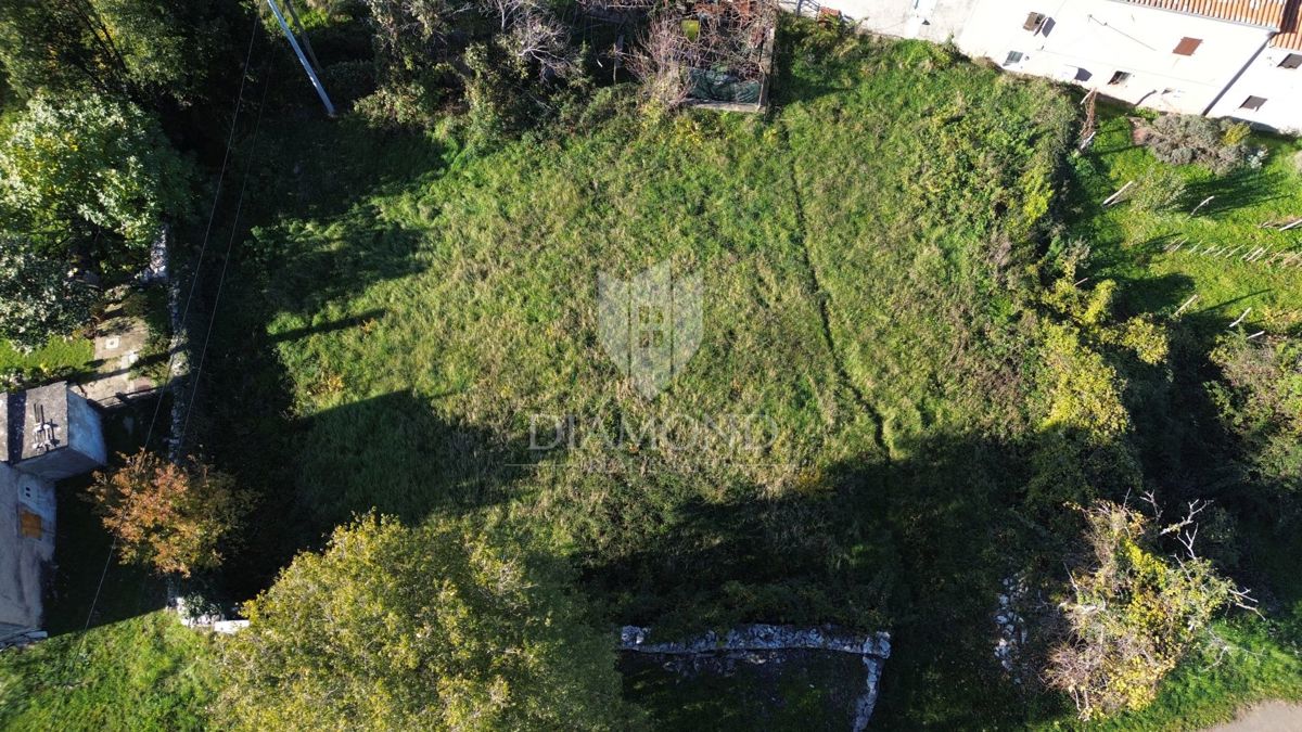 Labin, gradbeno zemljišče s projektom 676