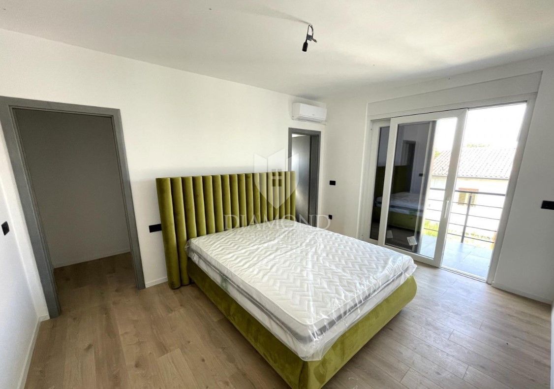 Labin, moderna vila z bazenom