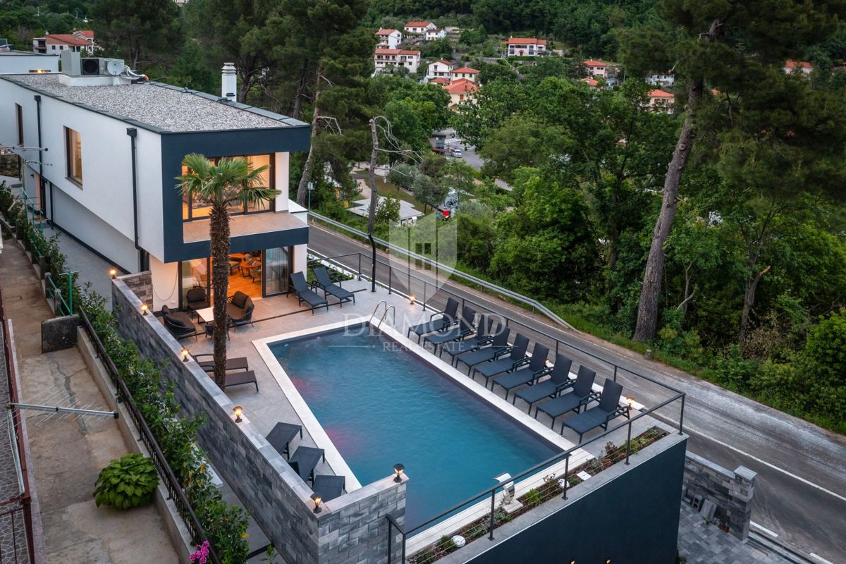 Mošćenička Draga, moderna vila v bližini plaže, pogled na morje