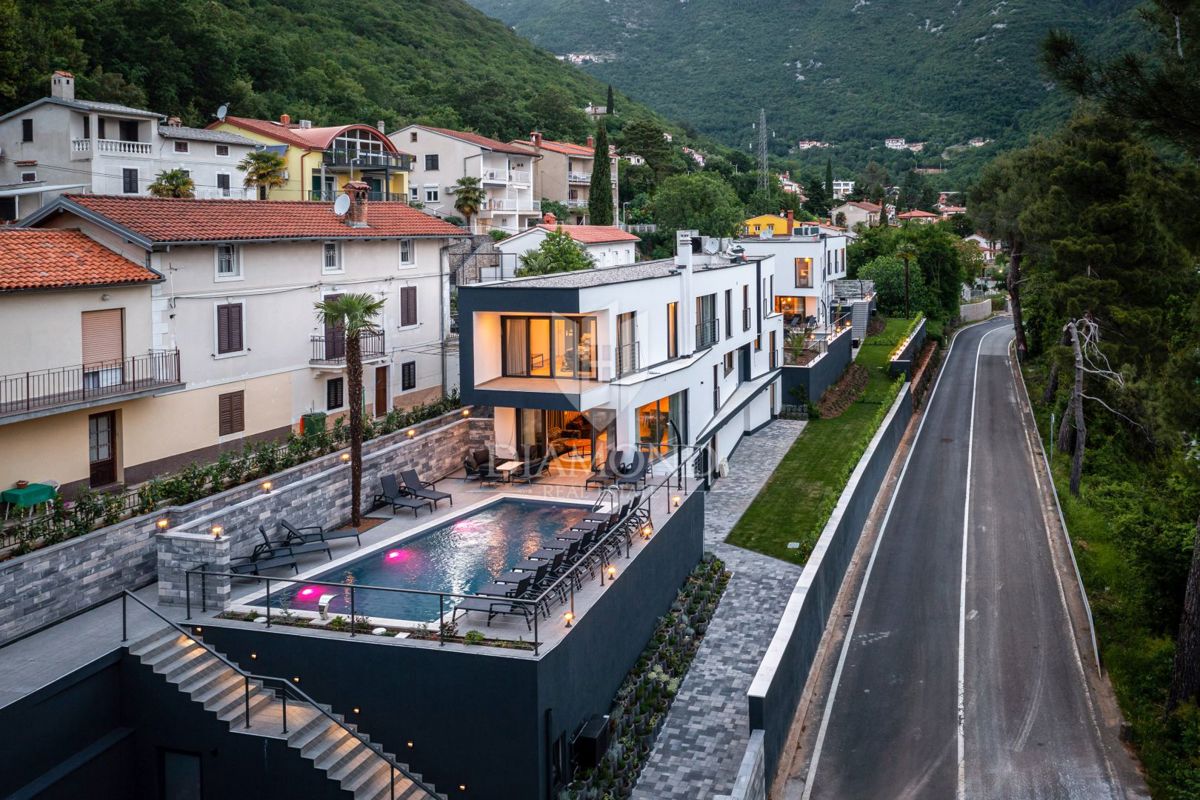 Mošćenička Draga, moderna vila v bližini plaže, pogled na morje