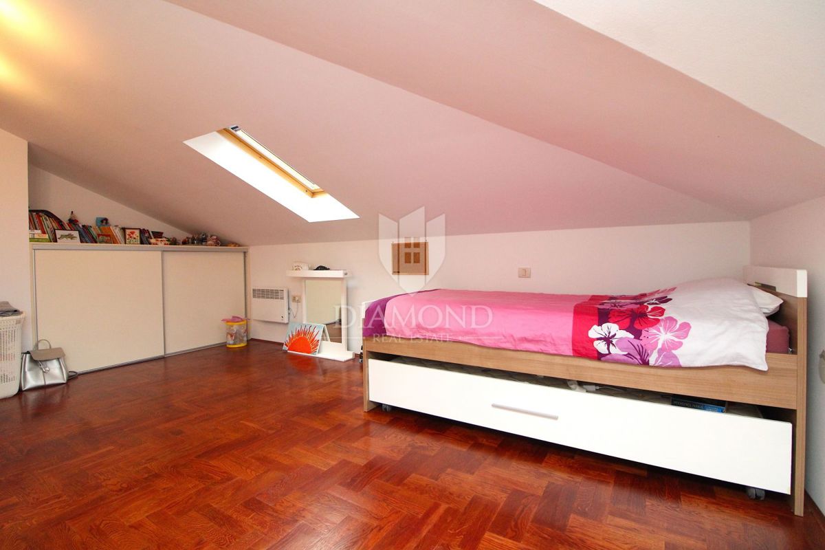 Mošćenička draga, dvoetažni apartma 500 metrov od plaže