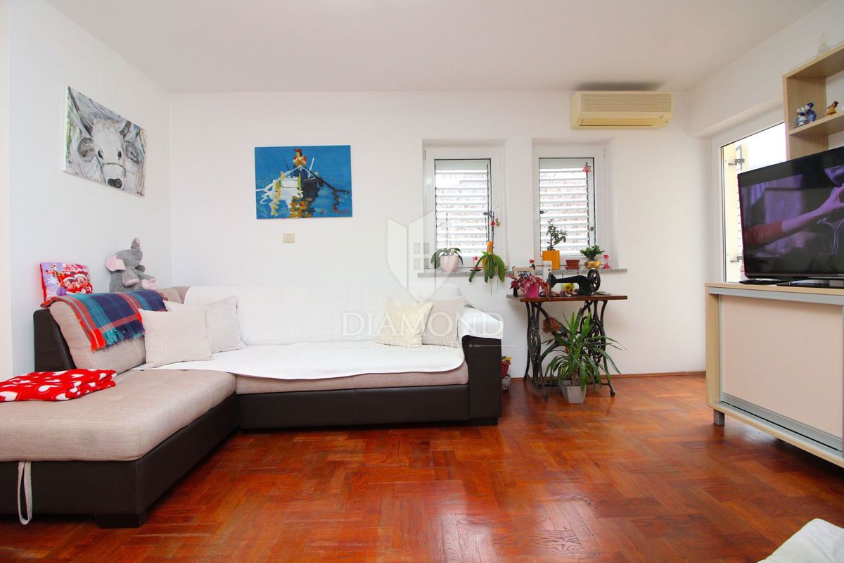 Mošćenička draga, dvoetažni apartma 500 metrov od plaže