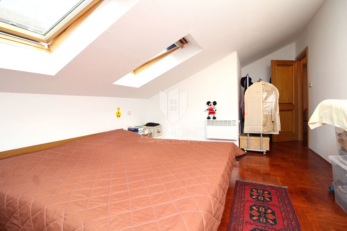 Mošćenička draga, dvoetažni apartma 500 metrov od plaže