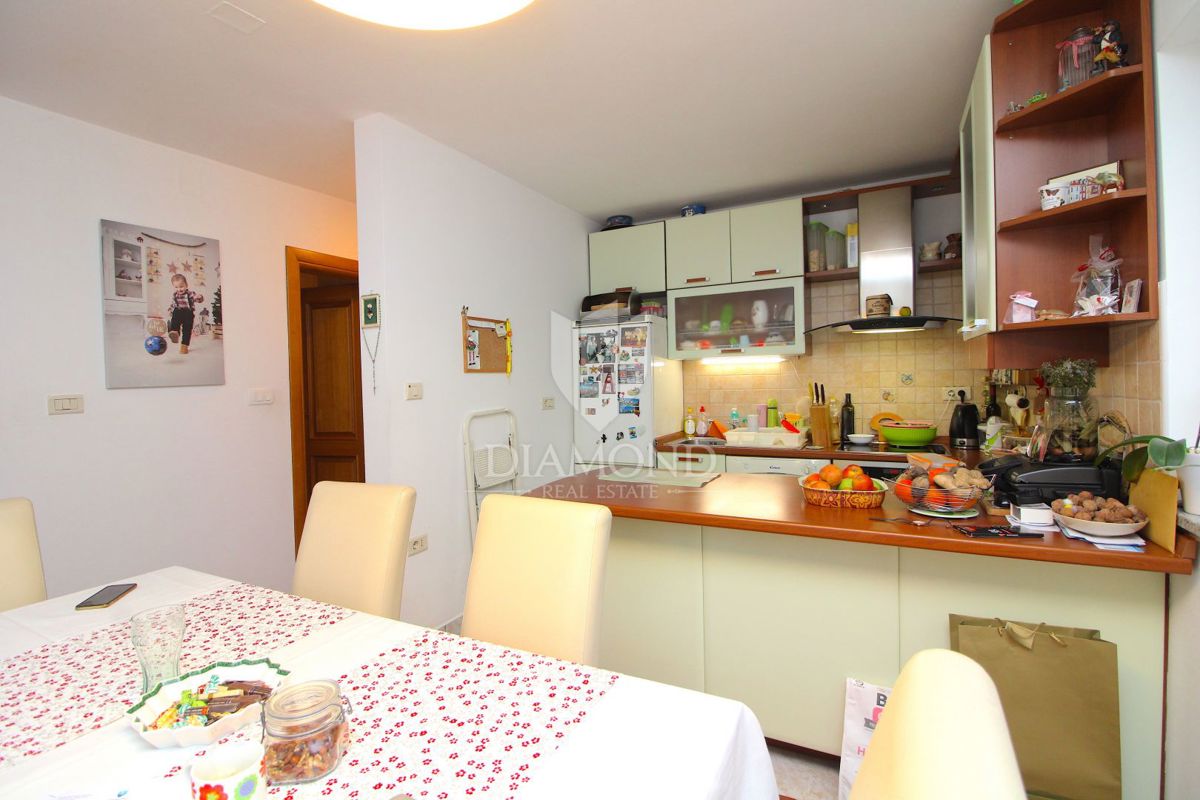 Mošćenička draga, dvoetažni apartma 500 metrov od plaže