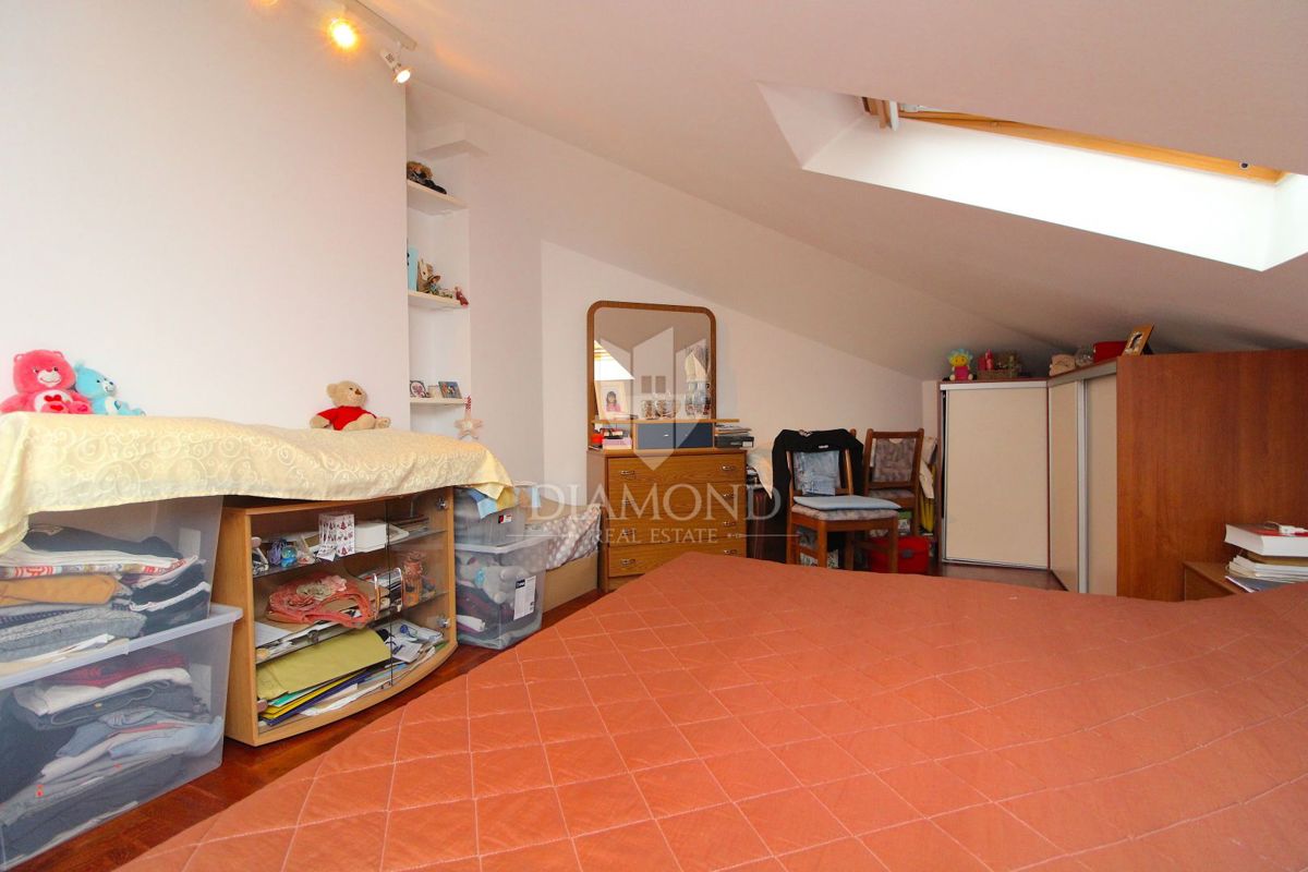Mošćenička draga, dvoetažni apartma 500 metrov od plaže