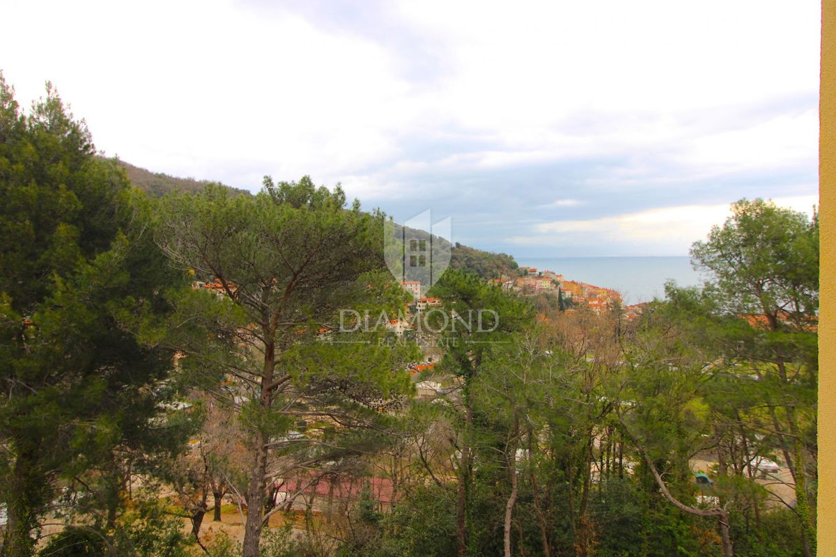Mošćenička draga, dvoetažni apartma 500 metrov od plaže