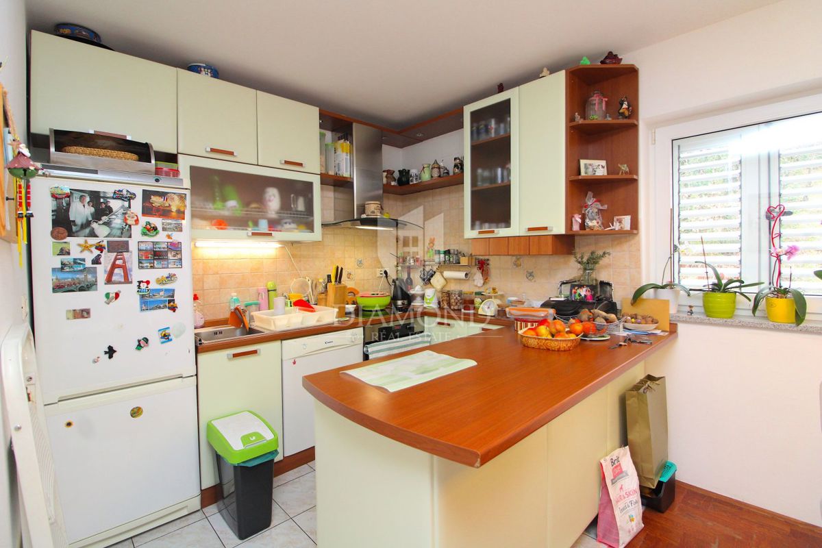 Mošćenička draga, dvoetažni apartma 500 metrov od plaže