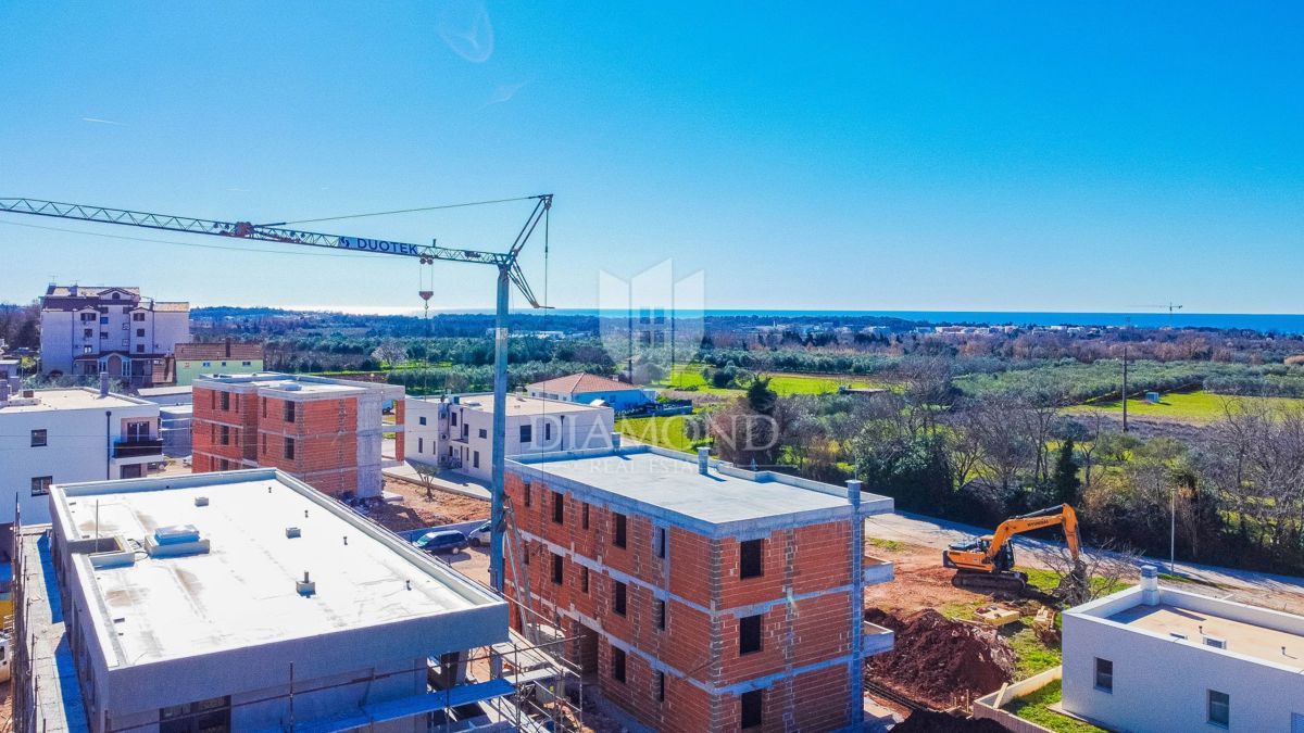Umag, novogradnja! Stanovanje v pritličju z velikim vrtom!