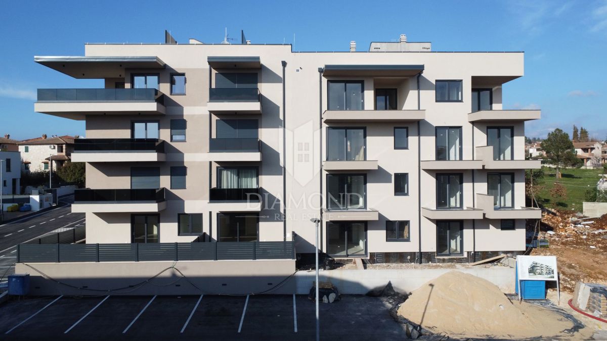 Poreča, okolica, prostoren PENTHOUSE s pogledom na morje!