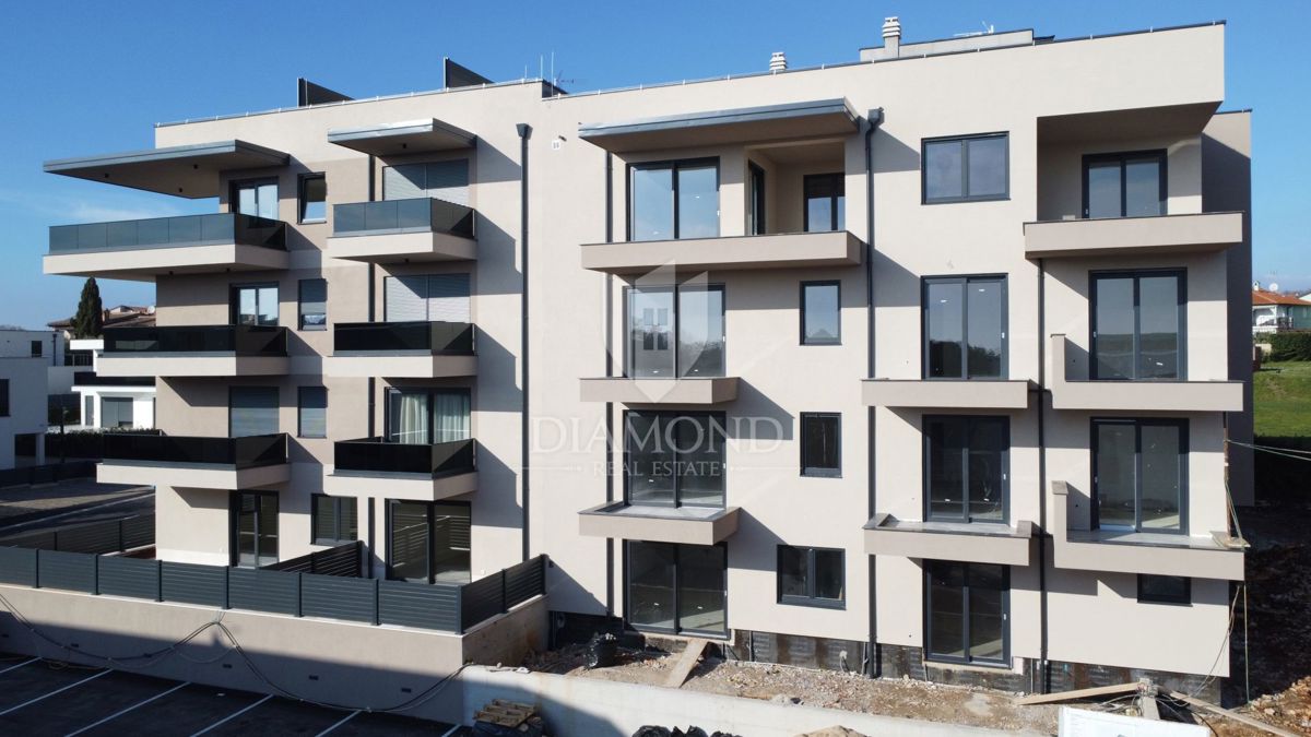 Poreča, okolica, prostoren PENTHOUSE s pogledom na morje!