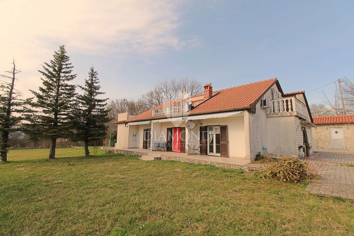 Labin, družinska hiša s 5 apartmaji