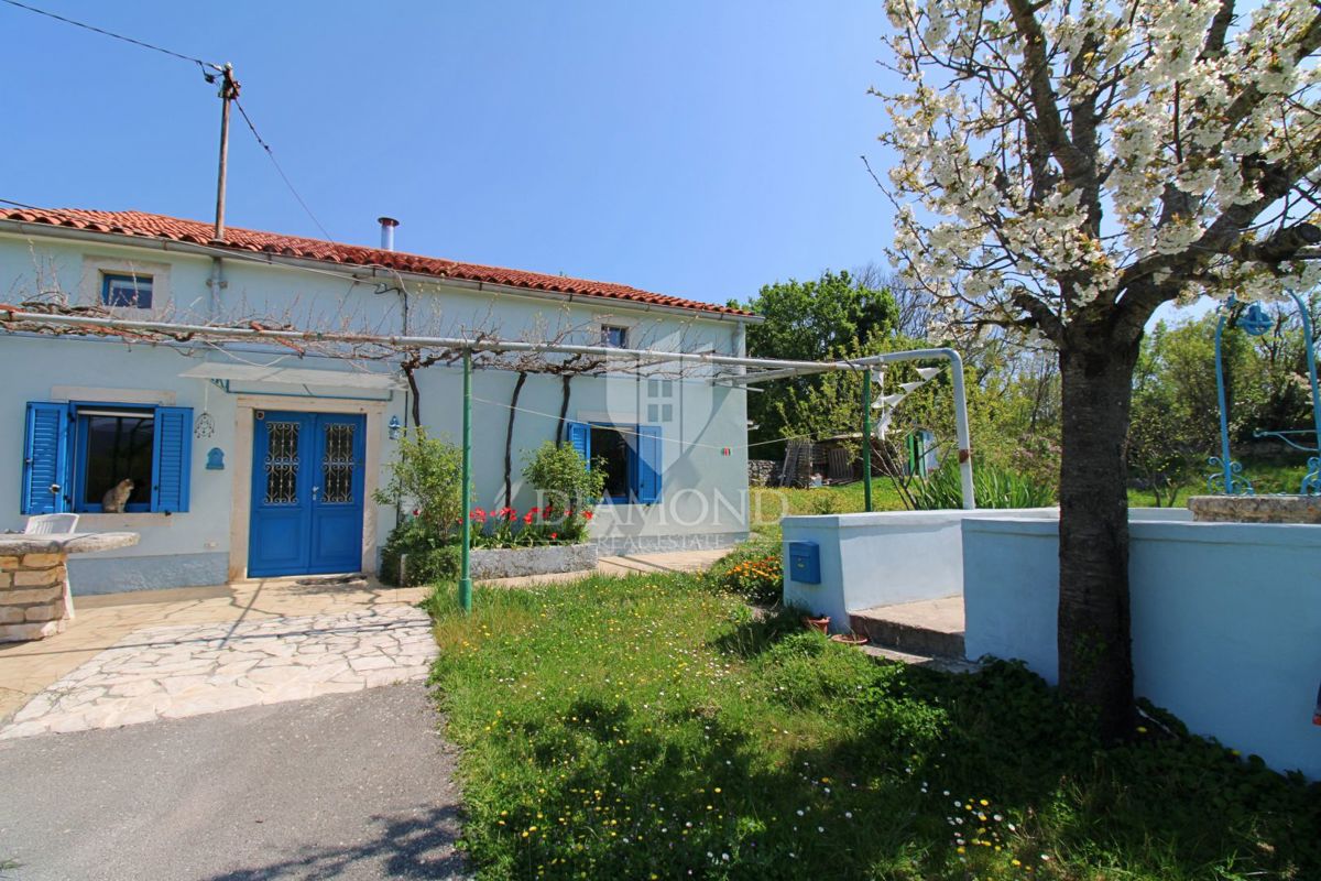 Labin, okolica, prav posebna hiša blizu morja