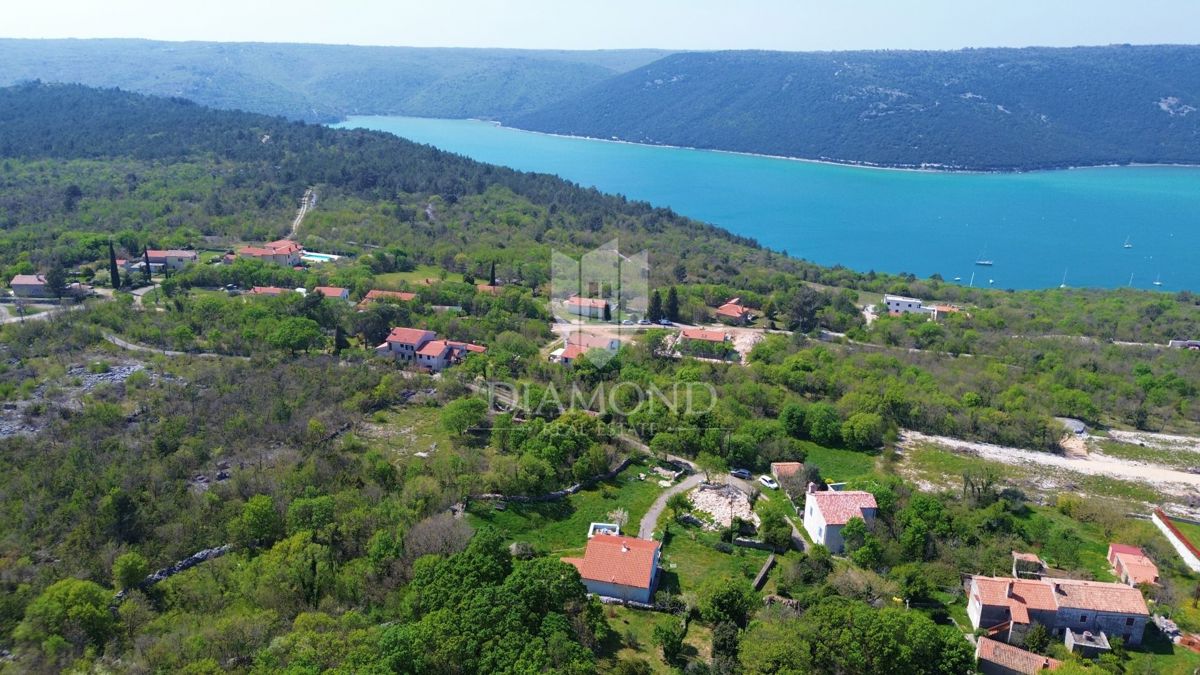Labin, okolica, prav posebna hiša blizu morja