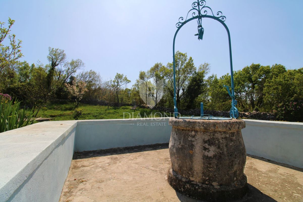 Labin, okolica, prav posebna hiša blizu morja