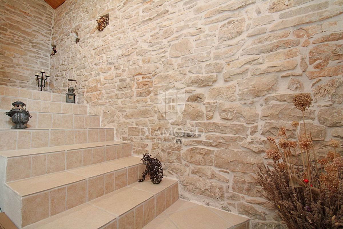 Labin, okolica, prav posebna hiša blizu morja