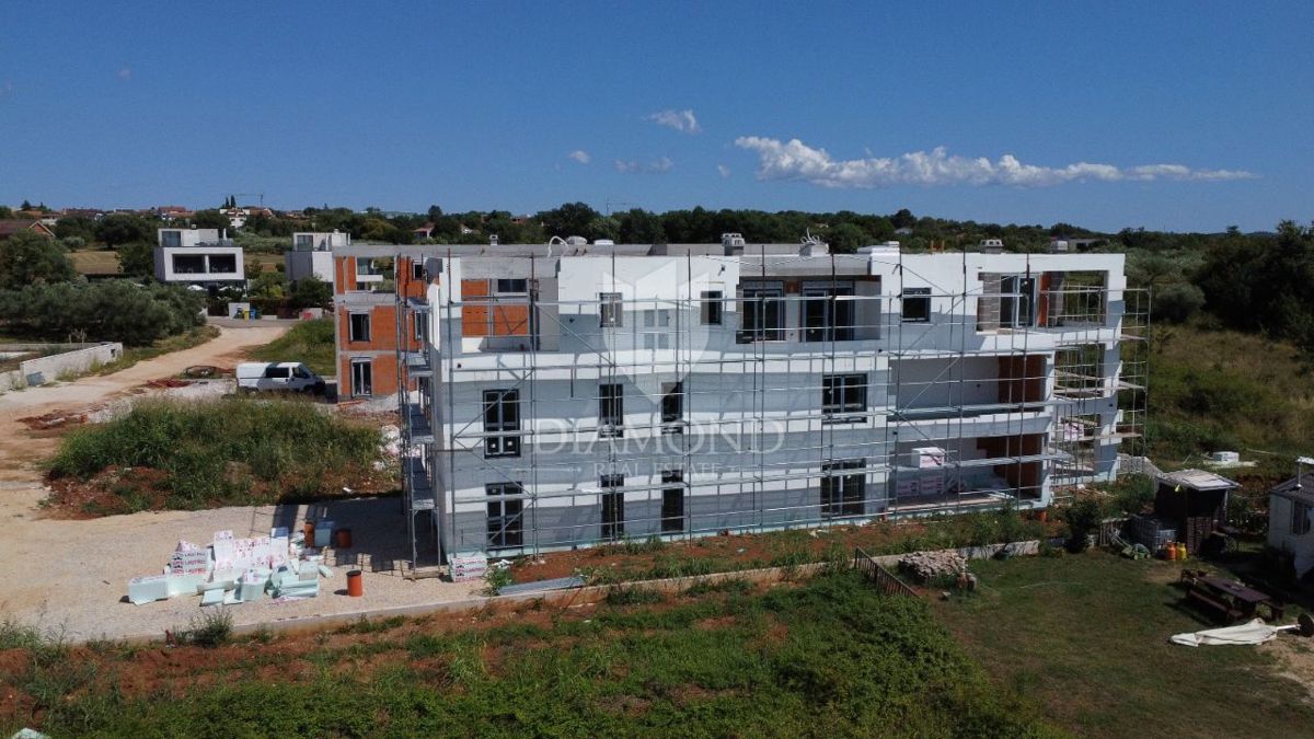Poreč, stanovanje v prvem nadstropju novogradnje blizu morja