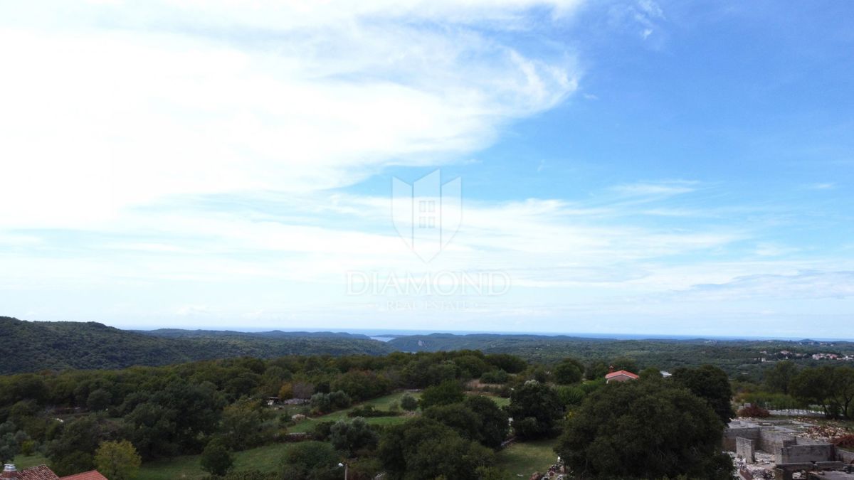 Okolica Sv. Lovreč – zemljišče 1.333 m² z možnostjo parcelacije